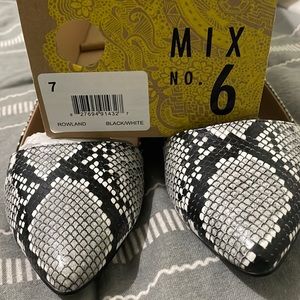 Mix No. 6 Snake Flats Size 7 NIB‼️